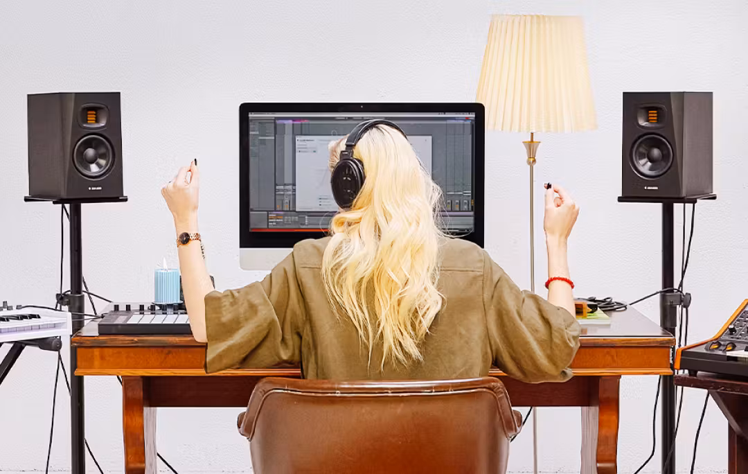 SoundID Reference studio software interface displaying audio calibration and frequency response graph, demonstrating precise sound monitoring and professional mix accuracy by Sonarworks.