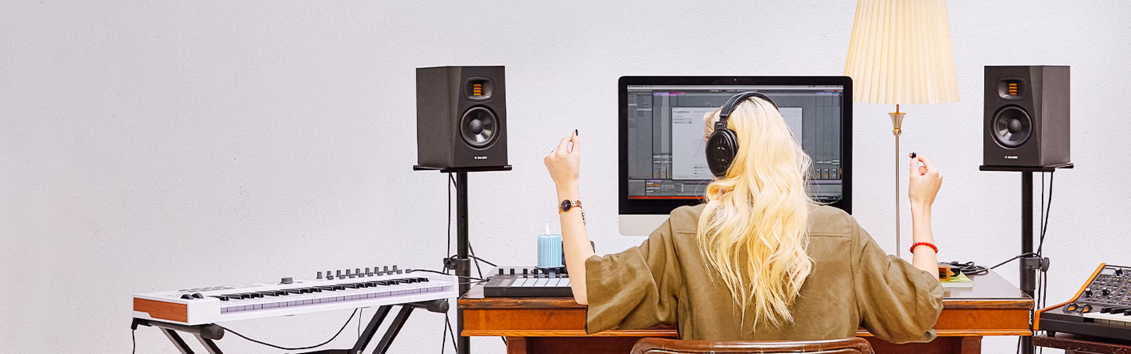 SoundID Reference studio software interface displaying audio calibration and frequency response graph, demonstrating precise sound monitoring and professional mix accuracy by Sonarworks.